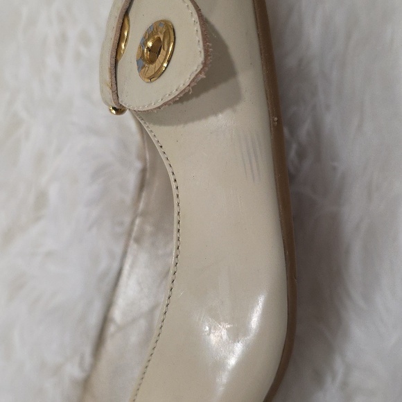 Talbots Patent Leather Cream Pointed Slingback Heels. Size 8.5 - Picture 5 of 9